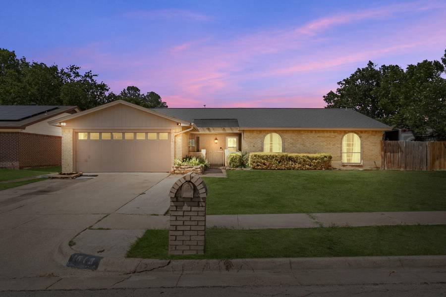 1813 Overbrook Drive, Arlington, TX 76014