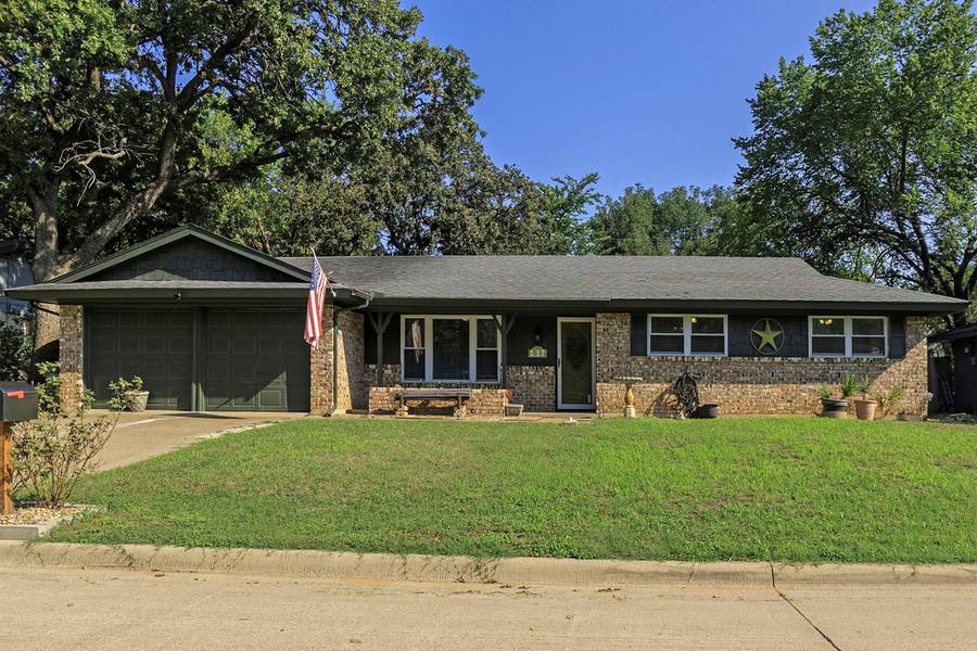 117 Hayes Lane, Hurst, TX 76053