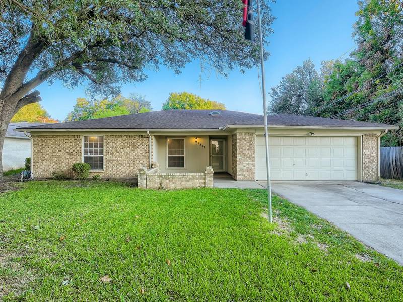 1817 Mulberry Drive, Benbrook, TX 76126