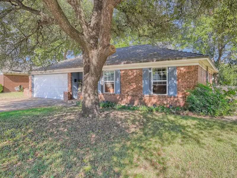 208 N Prairie View Road, Crowley, TX 76036