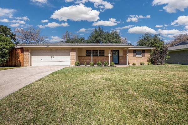 7036 Treehaven Road, Fort Worth, TX 76116