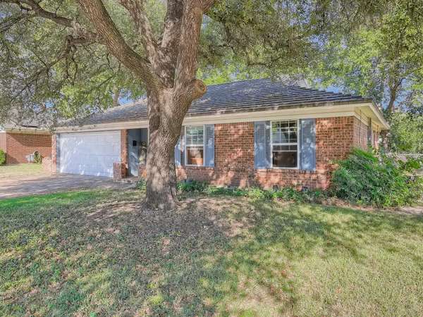 208 N Prairie View Road, Crowley, TX 76036