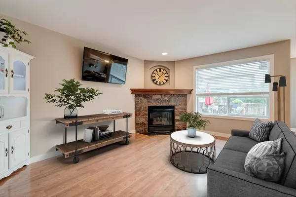 Calgary, AB T2Z 4W5,434 New Brighton PL SE