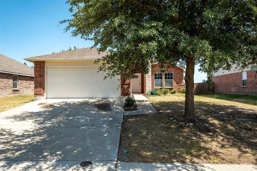 4633 Pangolin Drive, Fort Worth, TX 76244