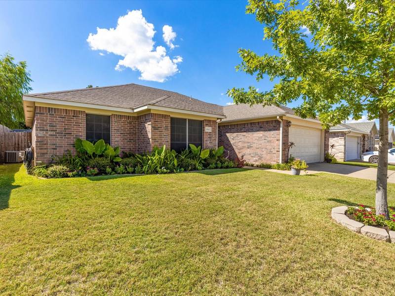 1104 Fawn Meadow Trail, Kennedale, TX 76060