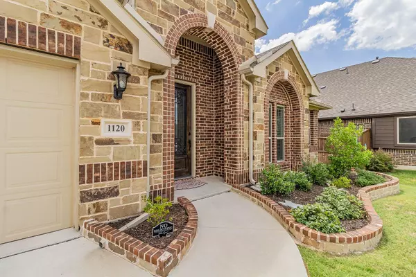 Burleson, TX 76028,1120 English Oak Court