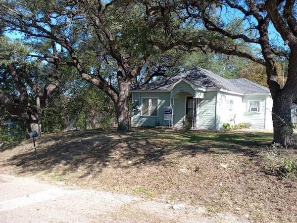 607 E White Street, Hamilton, TX 76531