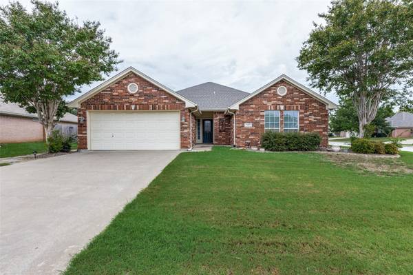 325 Angela Drive, Burleson, TX 76028