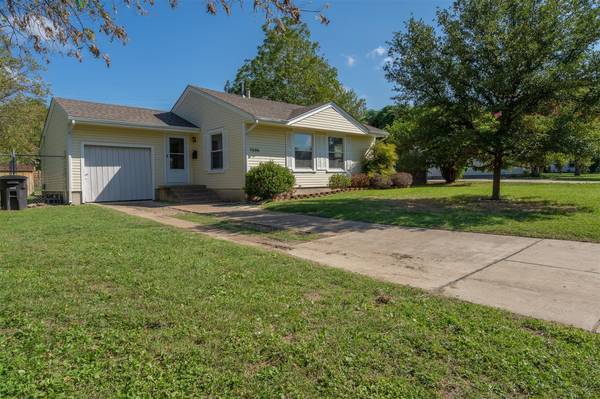 7406 Llano Avenue, Fort Worth, TX 76116