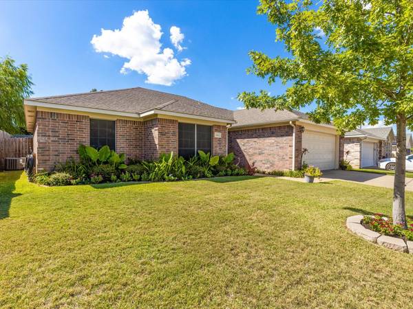 1104 Fawn Meadow Trail, Kennedale, TX 76060