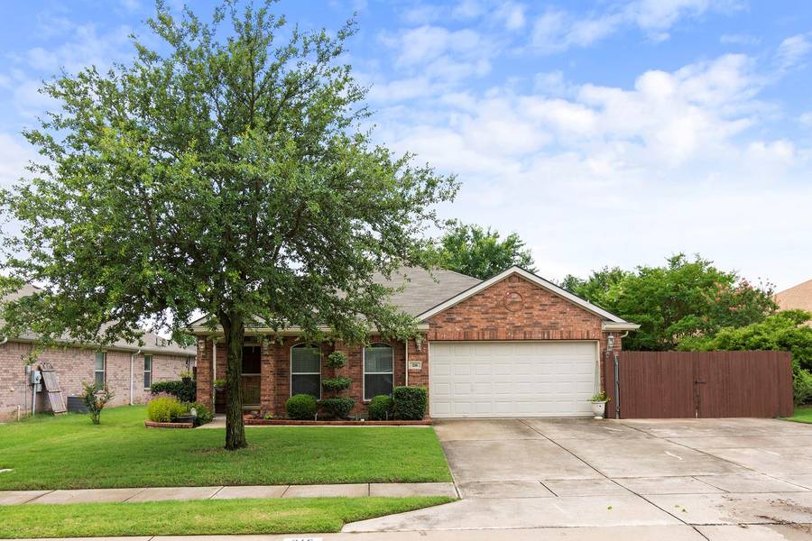 216 Wenrick Drive, Roanoke, TX 76262