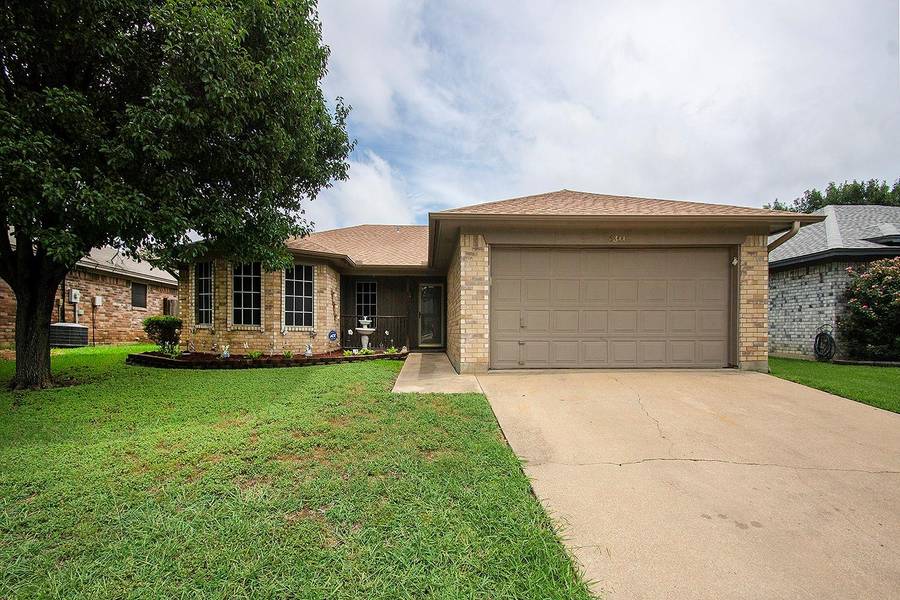 6344 Hunters Glen Drive, Watauga, TX 76148