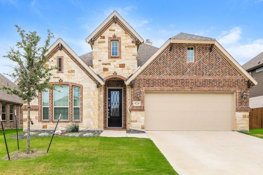 924 Manuel Drive, Fate, TX 75087