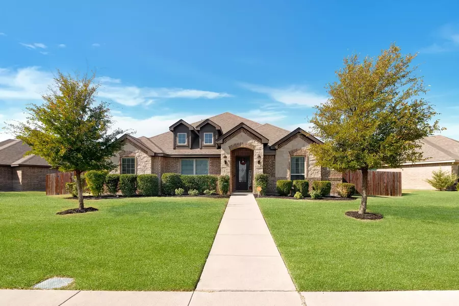 211 Winters Edge Drive, Red Oak, TX 75154