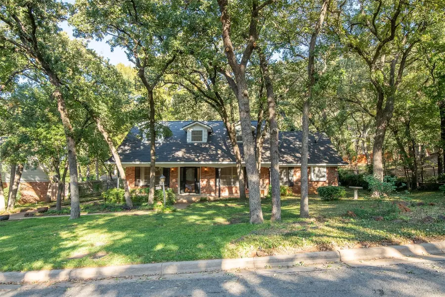 803 Live Oak Lane, Arlington, TX 76012