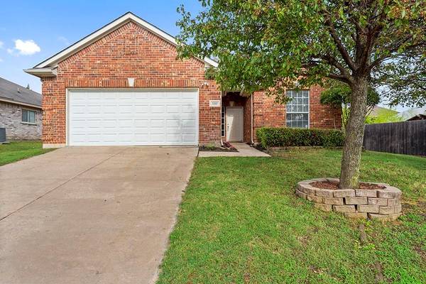 2217 Collington Drive, Roanoke, TX 76262