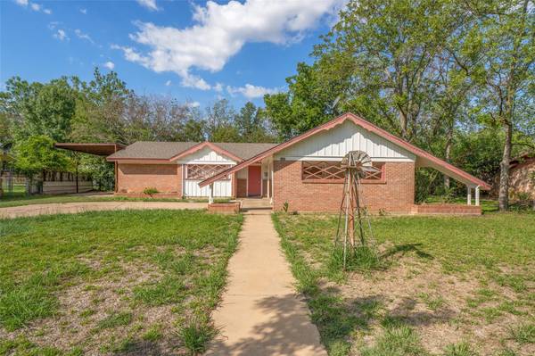 2105 11th Street, Brownwood, TX 76801