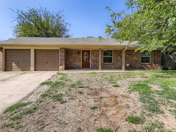 6633 Whispering Lane, Watauga, TX 76148