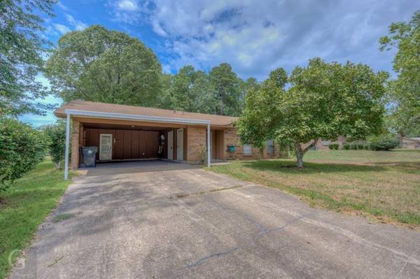 208 Lakewood Drive, Springhill, LA 71075