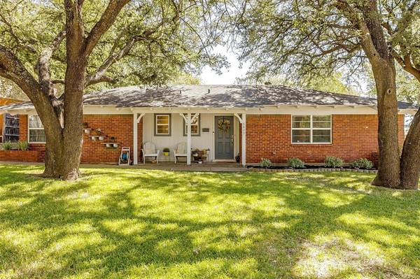 6829 Chickering Road, Fort Worth, TX 76116