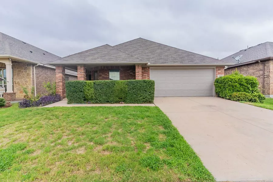 11800 Anna Grace Drive, Fort Worth, TX 76028