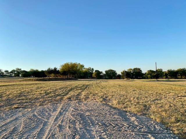 136 Chicken Field Road, Whitewright, TX 75491