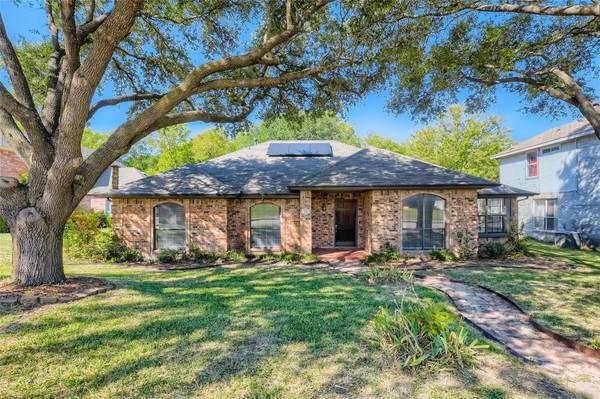 404 Channel View Court, Desoto, TX 75115