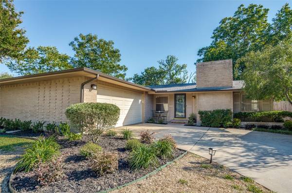 909 Pinecrest Drive, Richardson, TX 75080