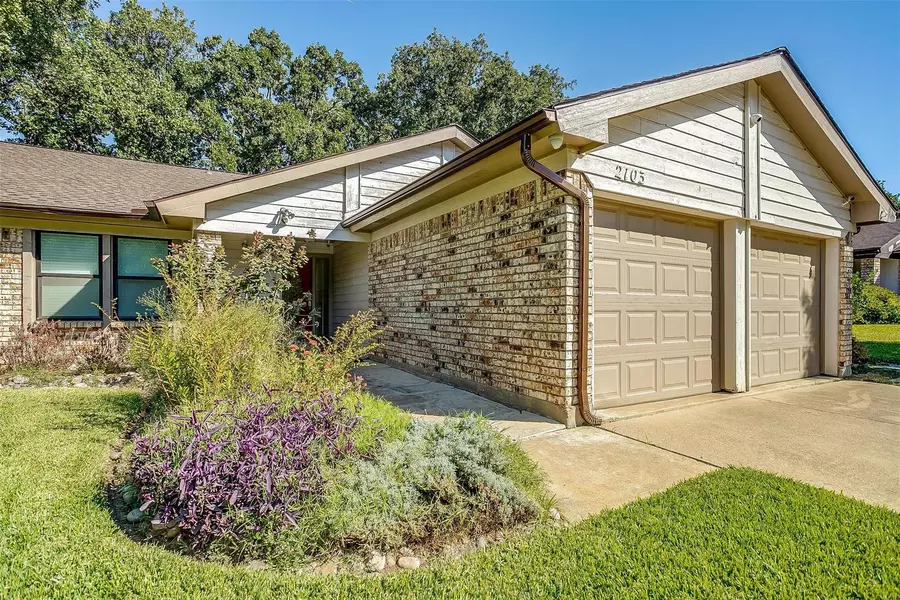 2103 W Nathan Lowe Road, Arlington, TX 76017