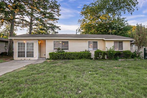 780 Thomas Avenue, Hurst, TX 76053