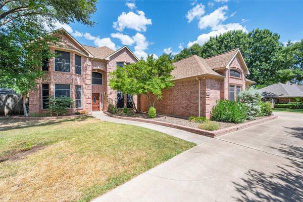 904 Hilton Drive, Mansfield, TX 76063