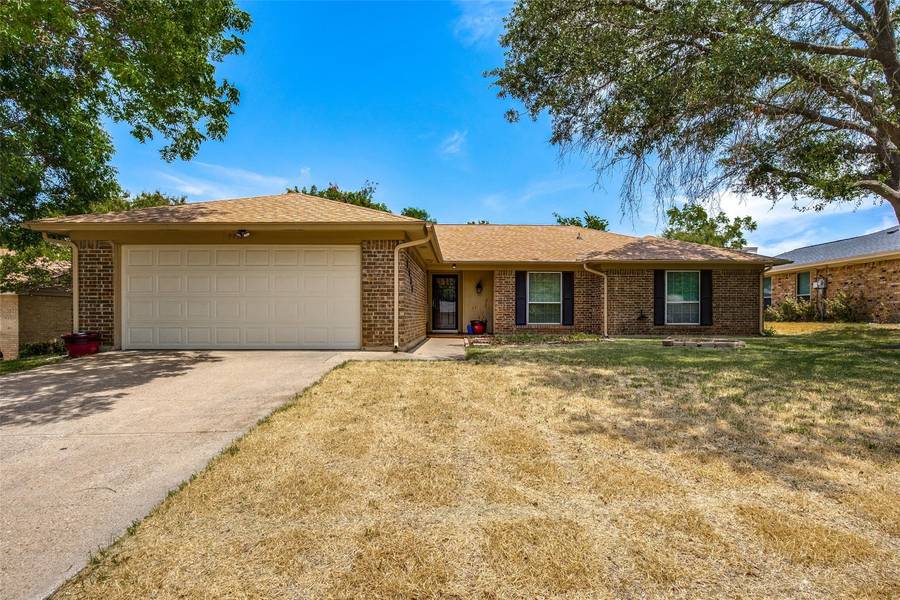 9936 Farmington Drive, Benbrook, TX 76126