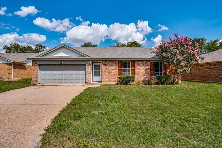 6417 Big Springs Drive, Arlington, TX 76001