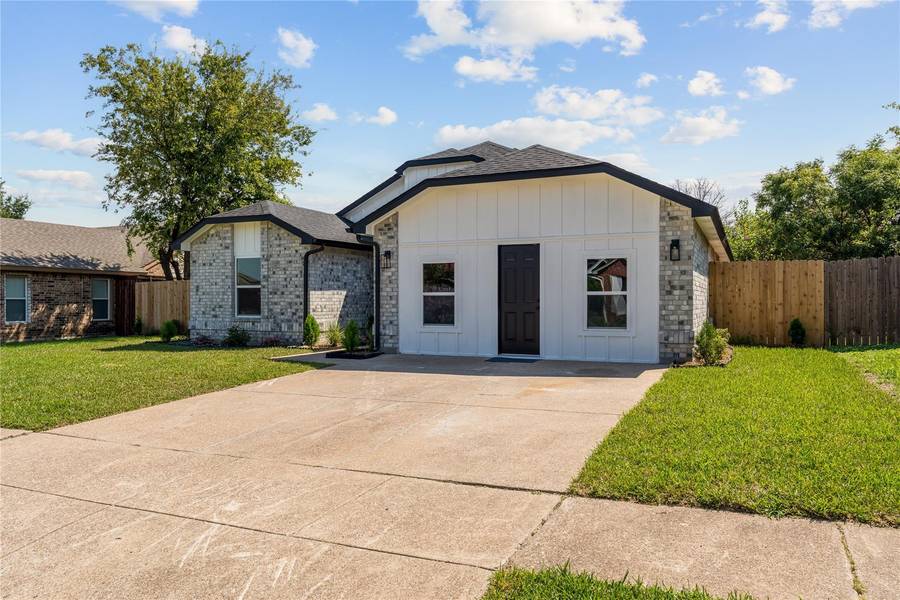 1504 Endicott Drive, Arlington, TX 76018