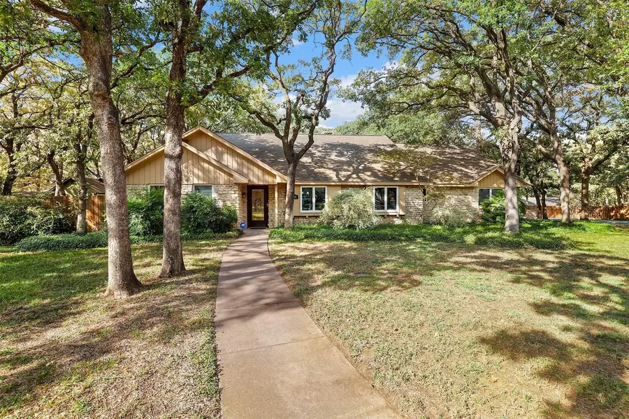 6401 Shorewood Drive, Arlington, TX 76016