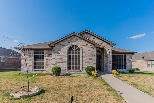 1949 Rainwater Way, Lancaster, TX 75146