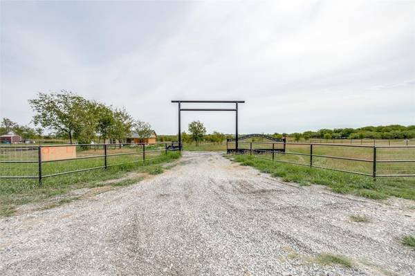 9384 County Road 1060, Rice, TX 75155