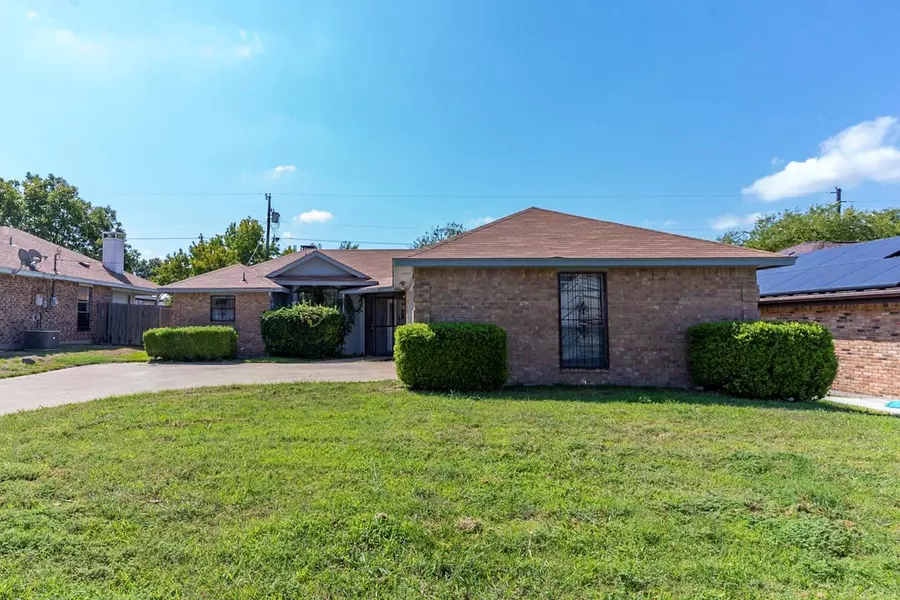 721 Hillside Drive, Cedar Hill, TX 75104