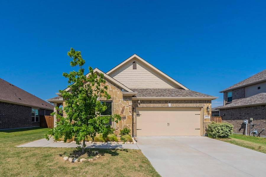 8904 Bison Creek Drive, Fort Worth, TX 76131