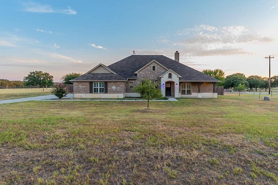 100 Hampton Lane, Springtown, TX 76082