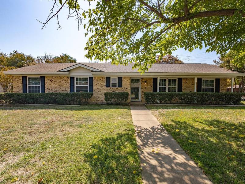 1121 W Redbud Drive, Hurst, TX 76053