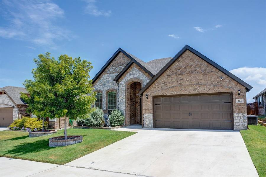 224 Bayonet Drive, Fort Worth, TX 76108