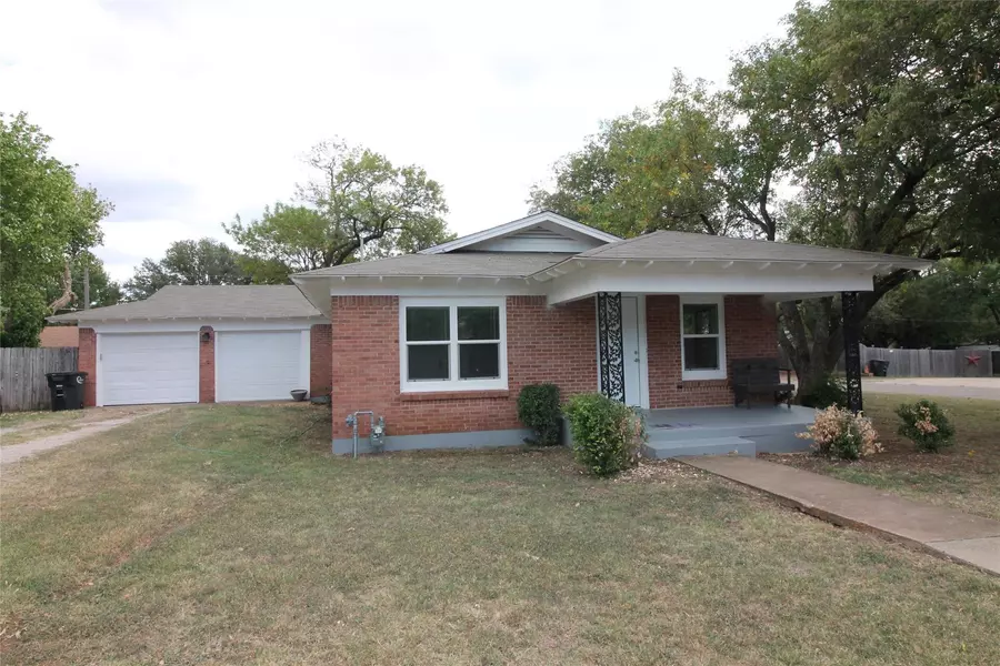 1127 Country Club Road, Cleburne, TX 76033