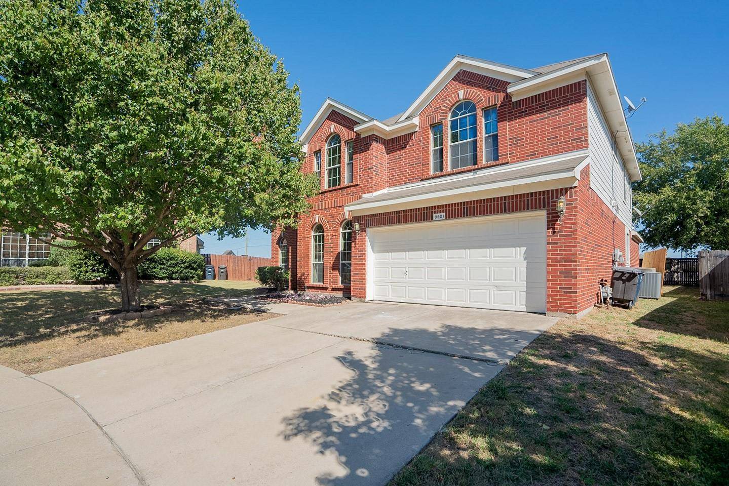 9501 Double Oak Lane, Fort Worth, TX 76123