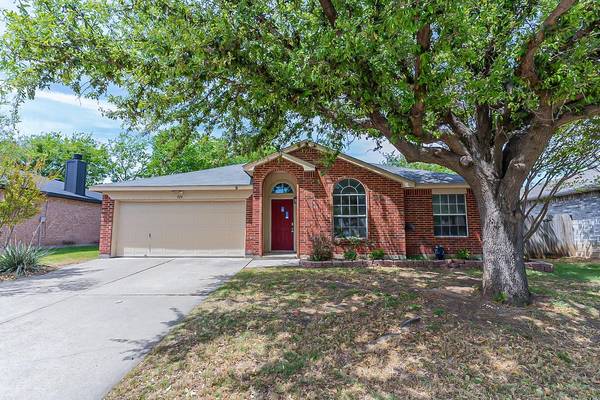 924 Fenway Lane, Saginaw, TX 76179