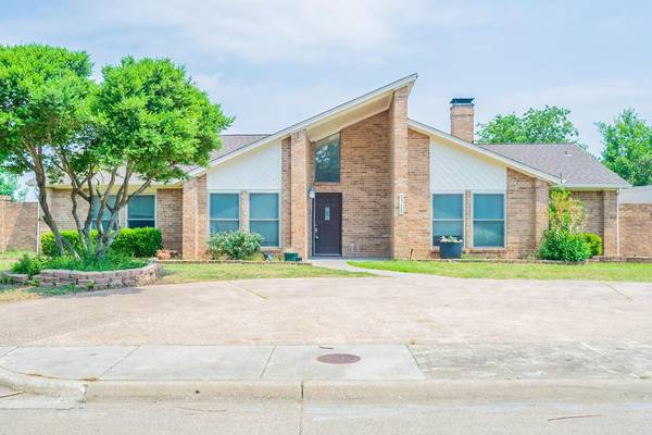 2725 Timberleaf Drive, Carrollton, TX 75006