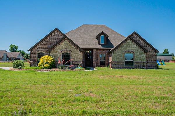 1033 Jesse James Lane, Springtown, TX 76082