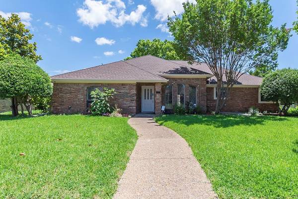 1017 Staffordshire Drive, Carrollton, TX 75007