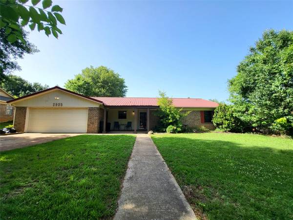 2935 Briarwood Drive, Paris, TX 75460