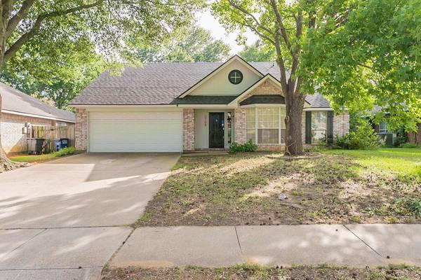 2709 Canterbury Street, Euless, TX 76039